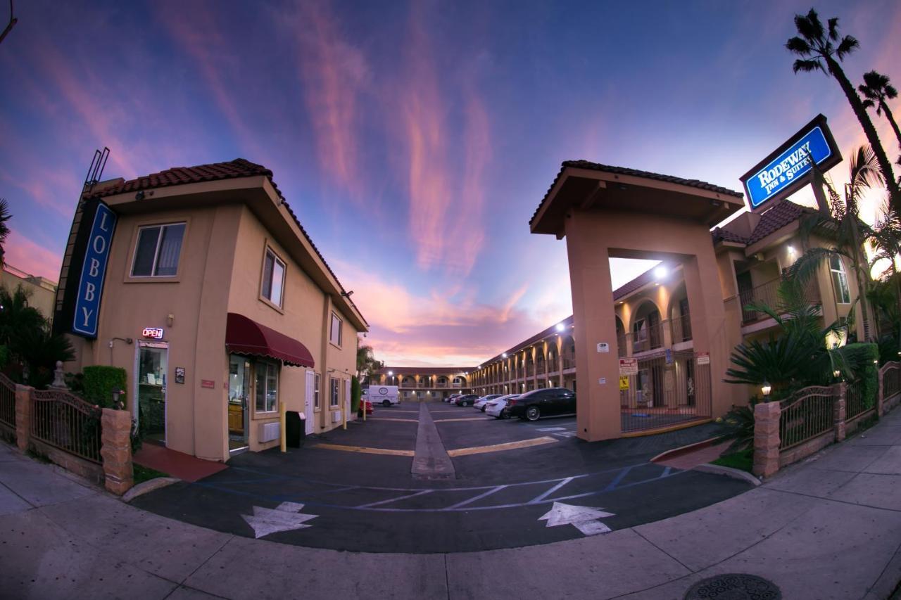 Rodeway Inn & Suites Беллфлауэр Экстерьер фото