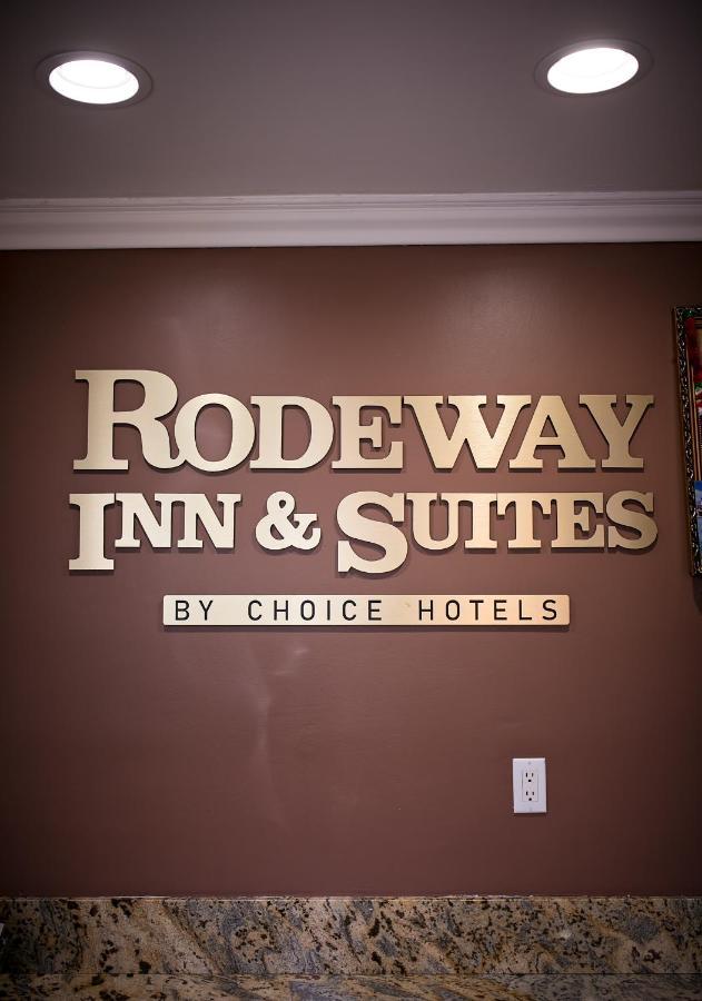 Rodeway Inn & Suites Беллфлауэр Экстерьер фото