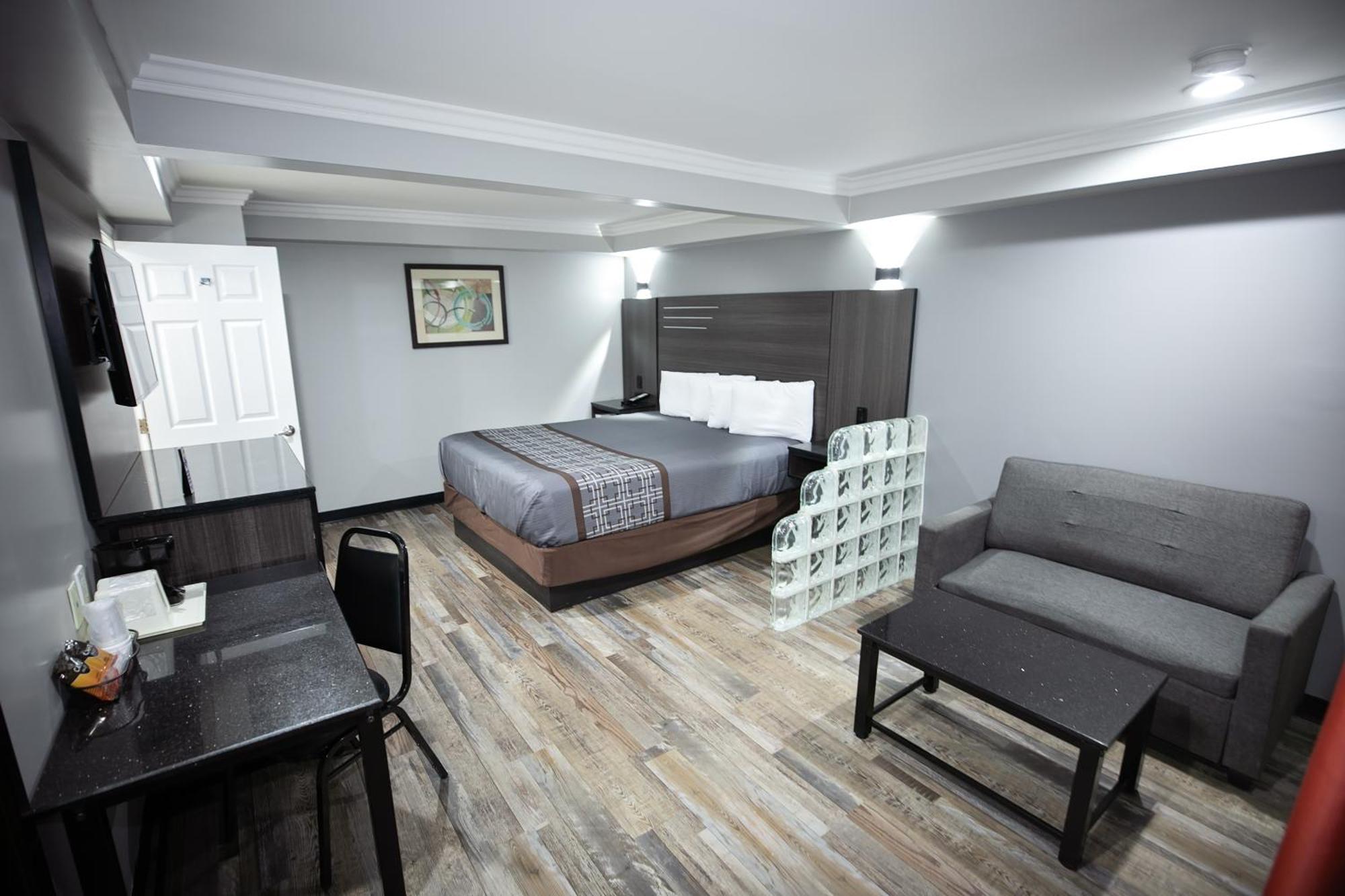 Rodeway Inn & Suites Беллфлауэр Экстерьер фото