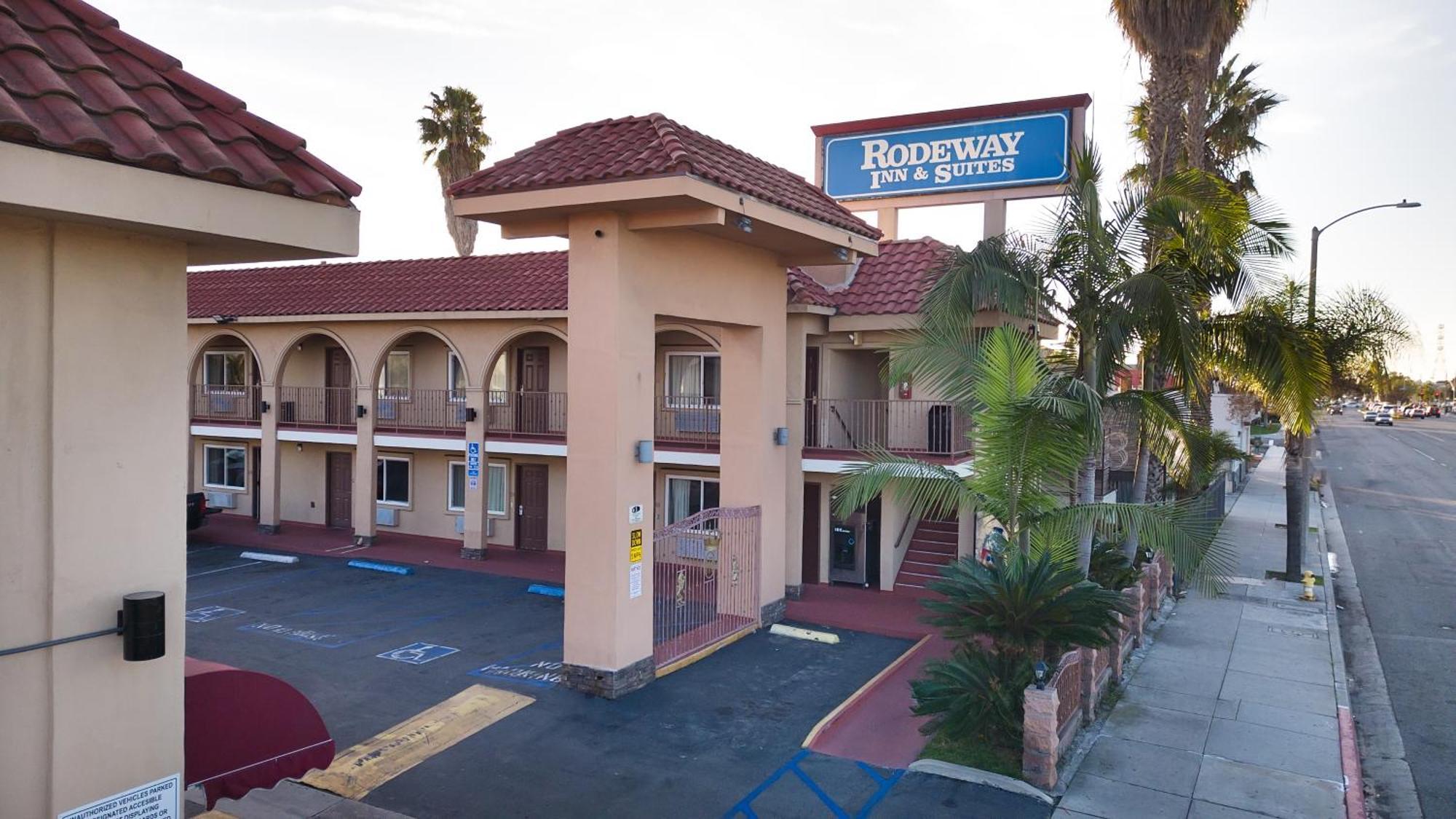 Rodeway Inn & Suites Беллфлауэр Экстерьер фото