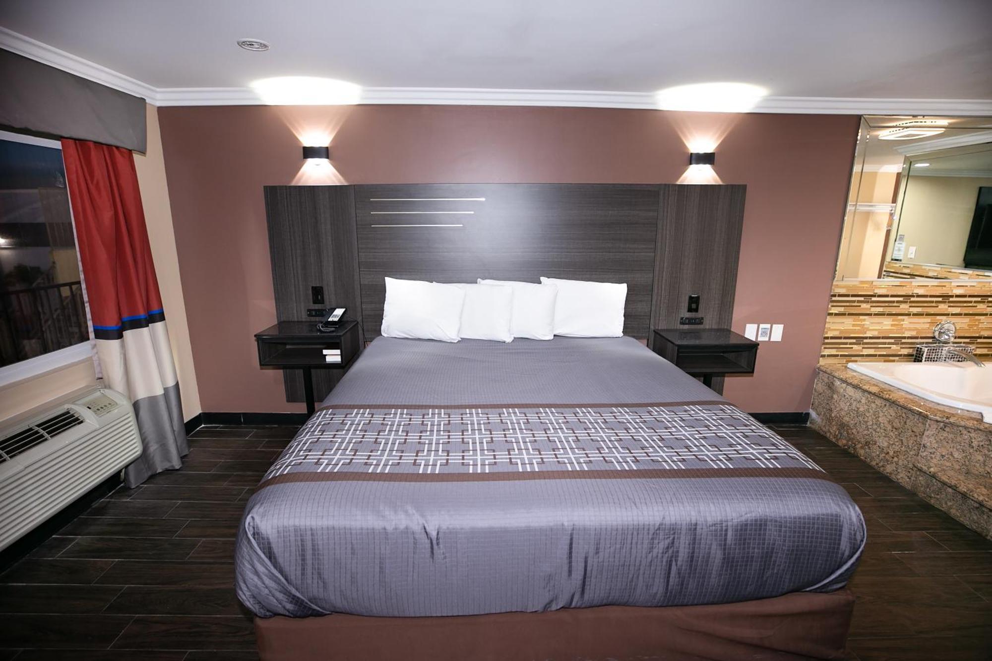 Rodeway Inn & Suites Беллфлауэр Экстерьер фото