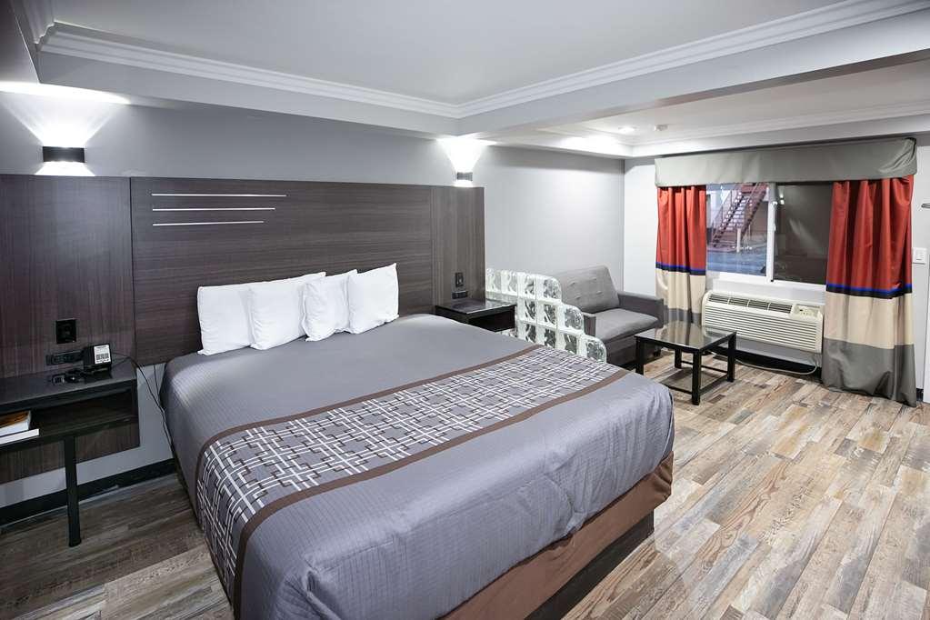 Rodeway Inn & Suites Беллфлауэр Номер фото